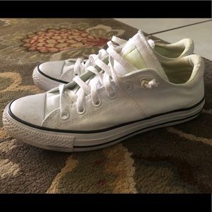 Low top women’s chuck Taylor’s